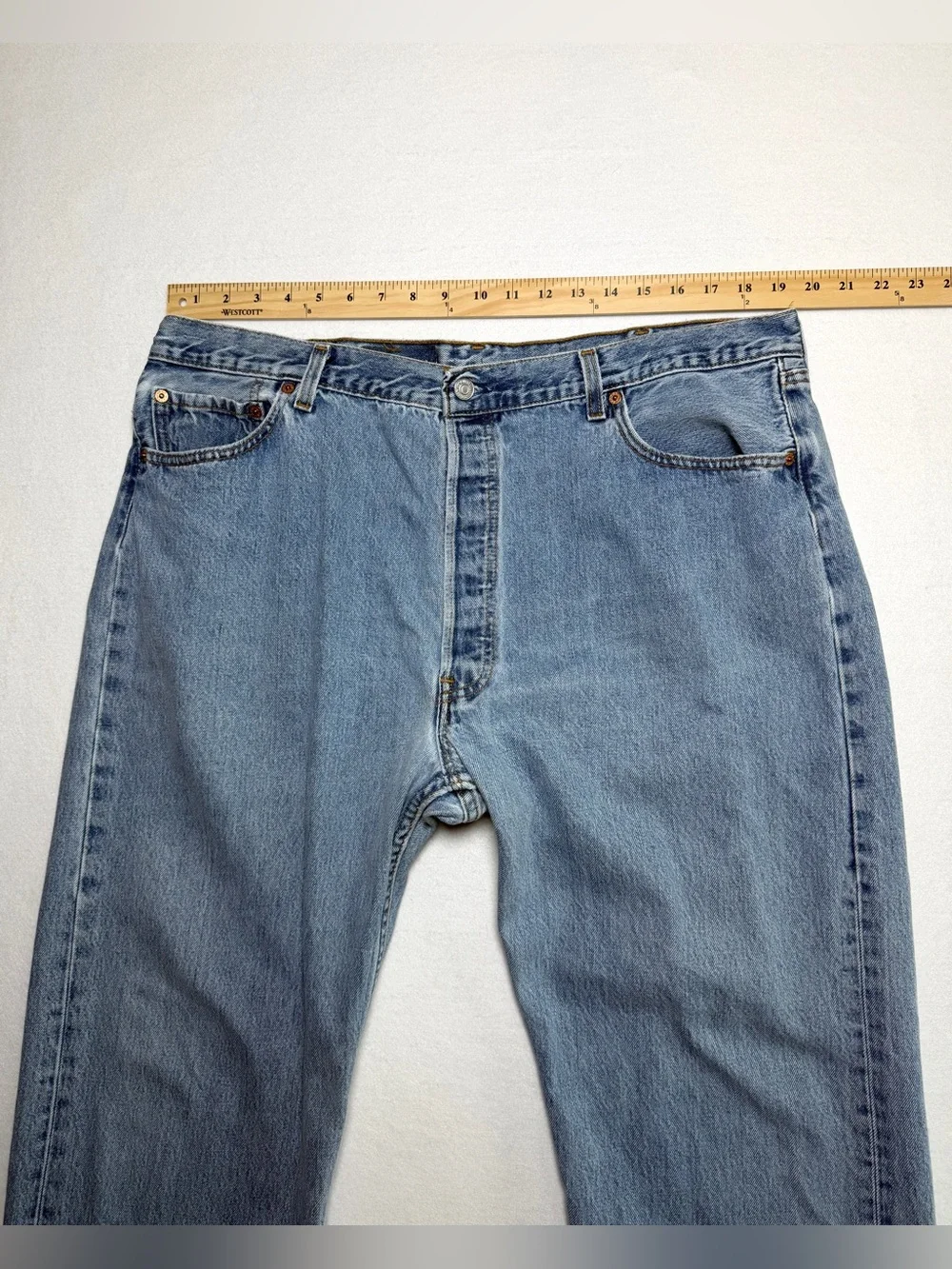 1995 Levi's 501 Straight Button Fly Med Wash Actual Size 39 X 30 READ DESCRIP